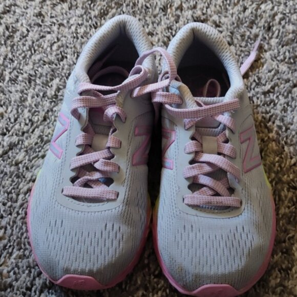 Girls size 12.5 new balance fresh foam sneakers - Picture 7 of 9